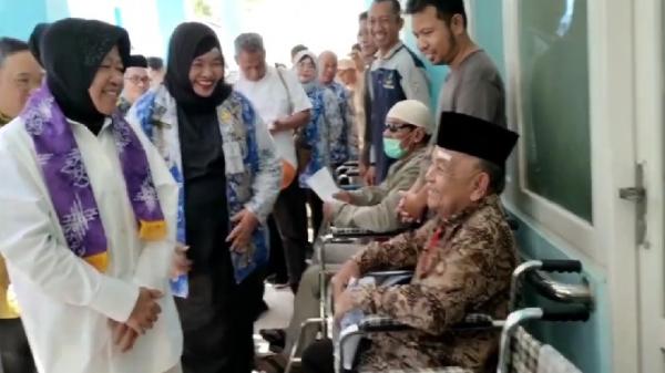 Mensos Risma Pantau Bakti Sosial Operasi Katarak di Banjar Kalsel